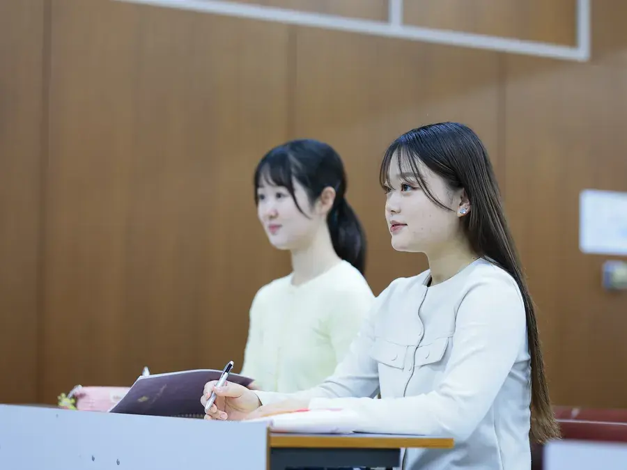講義を受ける学生